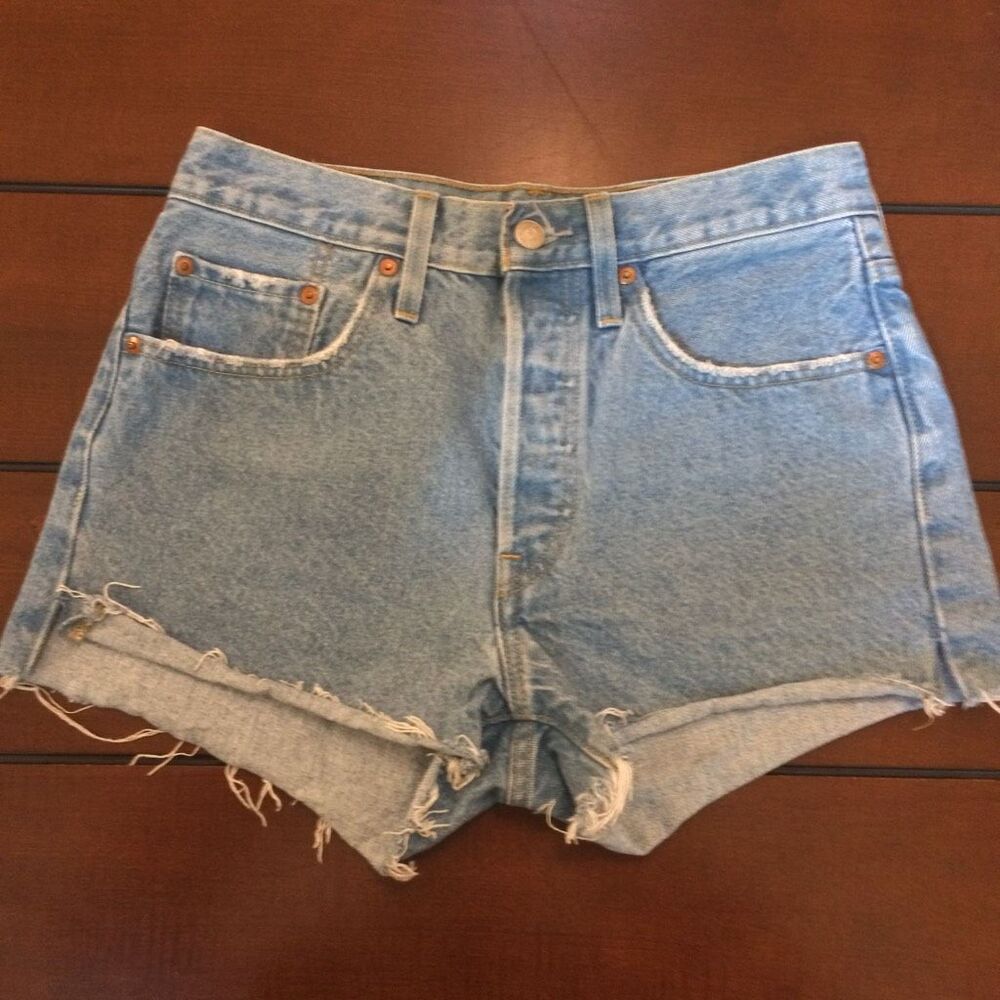 Levi’s 501 shorts buttonfly 27 jorts